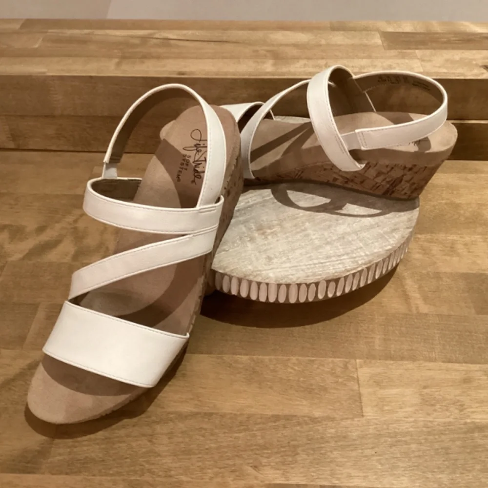 Life Stride Milly Cork Wedge White Straps Sandal Size 6.5M - Picture 2 of 8